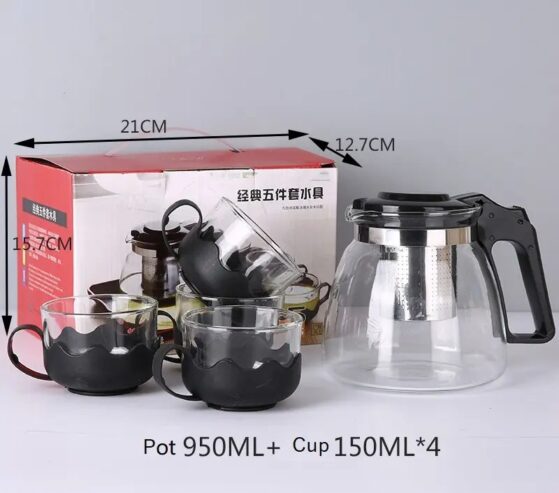 Théière + 4 tasses en verre recouvert de plastique