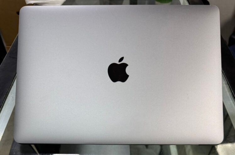 PC MacBook Pro Touch Bar Core i7 (Retina 15 pouce 2018)