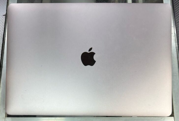PC MacBook Pro Touch Bar Core i7 (Retina 15 pouce 2018)
