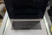 PC MacBook Pro Touch Bar Core i7 (Retina 15 pouce 2018)