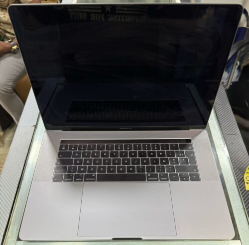 PC MacBook Pro Touch Bar Core i7 (Retina 15 pouce 2018)