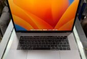PC MacBook Pro Touch Bar Core i7 (Retina 15 pouce 2018)